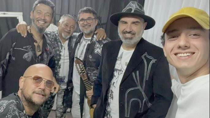 Santi Fiuri con Los Tekis