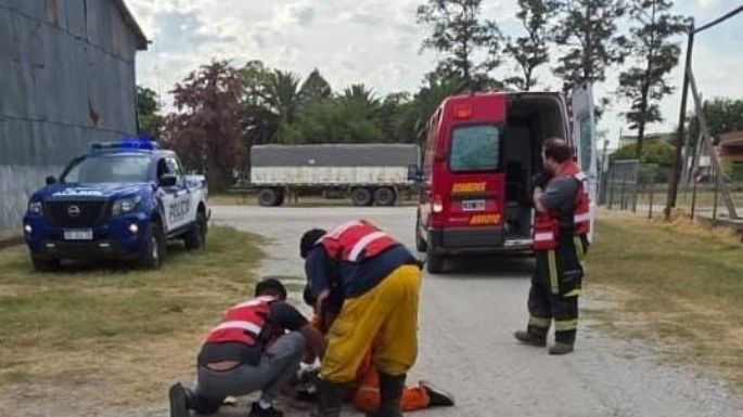 Quiso pasar debajo de un tren y sufrió una gravísima herida
