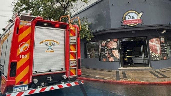 Hubo fuego en un comercio del centro, que apagaron rápidamente