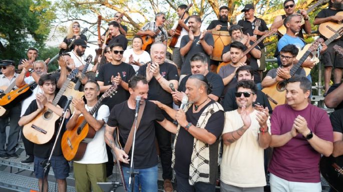 "El Balconazo" con el Indio Lucio Rojas dio inicio al Recorrido Peñero 2026