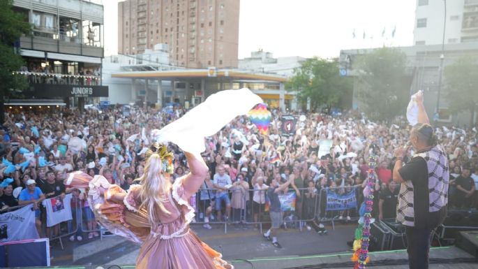 "El Balconazo" con el Indio Lucio Rojas dio inicio al Recorrido Peñero 2026