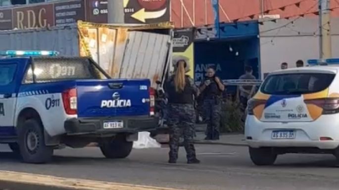 Murió un motociclista al chocar un contenedor en avenida Perón