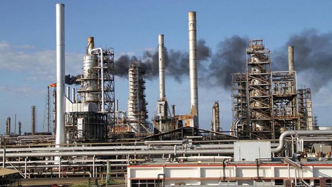 Reduce control estatal en la  industria petrolera con nueva ley