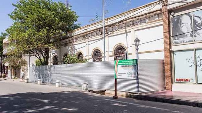 Remodelan Casa  de la Cultura local