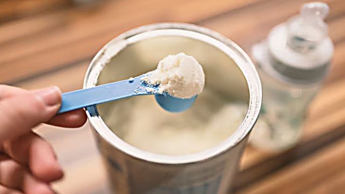 Retiran lotes de leche de Nestlé para bebé