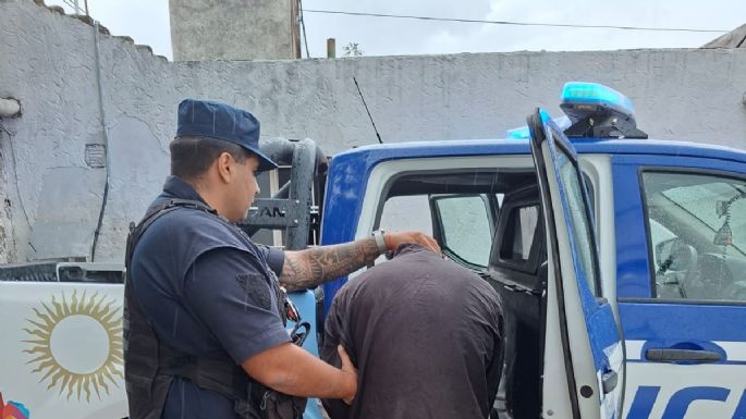 Entró por una ventana a una casa, robó varios elementos y luego fue detenido