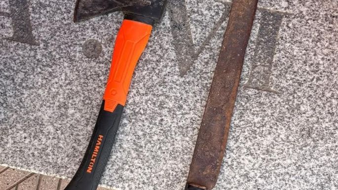 Un joven ingresó a un complejo de departamentos con un machete