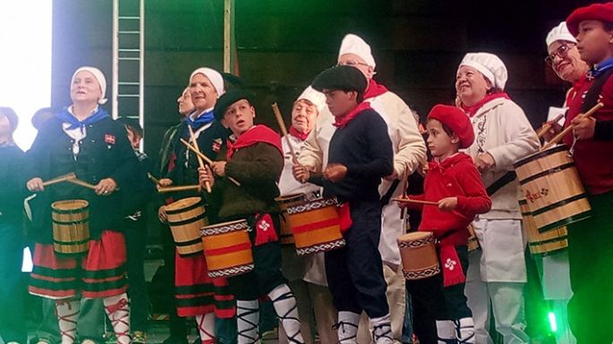 La “Villa” se vistió de Euskal Herria y celebró al pueblo vasco