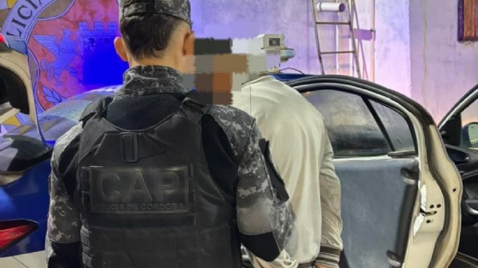 Circulaba en moto a alta velocidad y sin casco: lo detuvieron 