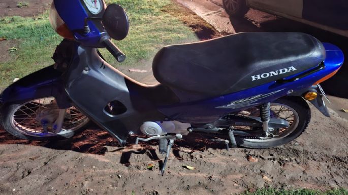 Una mujer y un menor robaron una moto e intentaron huir: terminaron detenidos