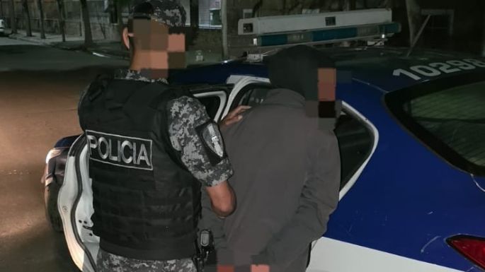 Dos detenidos por cobrar estacionamiento y cuidado de autos en el centro
