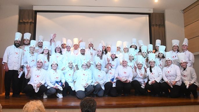 Hay nuevos cocineros y  pasteleros profesionales