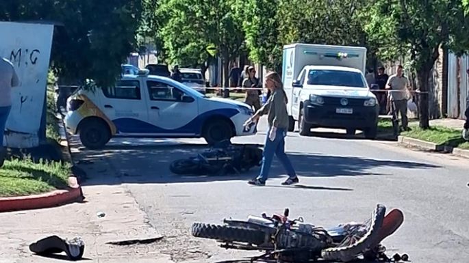Murió en el acto tras chocar con otra moto e impactar una garita
