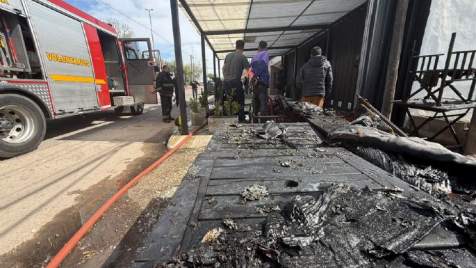 Incendio de gran magnitud en un salón de juegos: importantes pérdidas materiales