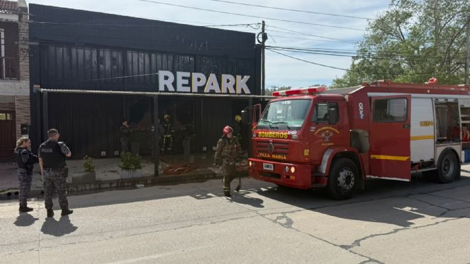 Incendio de gran magnitud en un salón de juegos: importantes pérdidas materiales