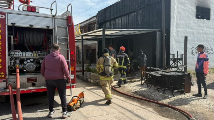 Incendio de gran magnitud en un salón de juegos: importantes pérdidas materiales