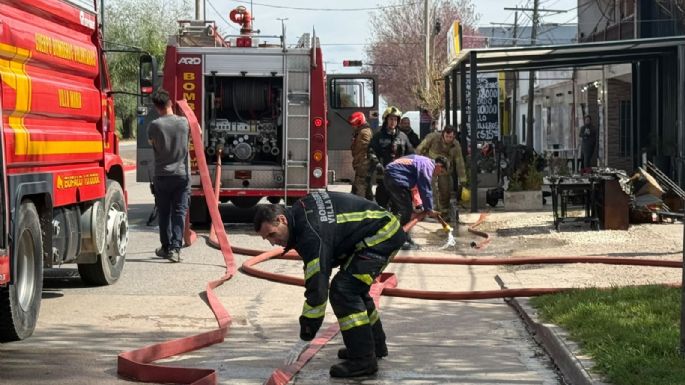 Incendio de gran magnitud en un salón de juegos: importantes pérdidas materiales