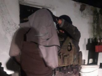 Intentó ocultar drogas enterrándolas y terminó detenido