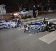 Colisión entre dos motocicletas: tres personas fueron hospitalizadas