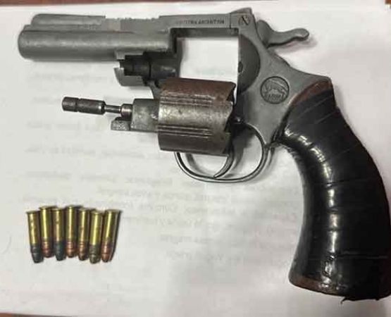 Foto descriptiva de: Aprehendieron a dos adolescentes y secuestraron un revólver cargado