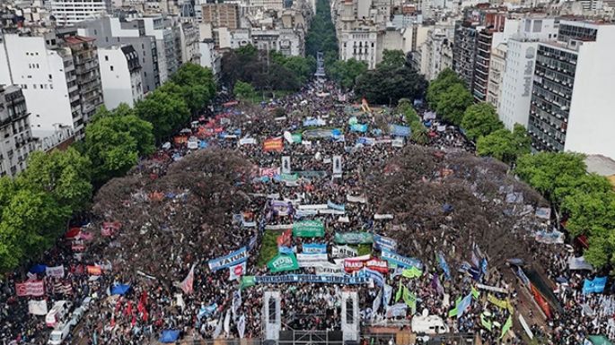 Guiño al Gobierno: la Justicia habilita revisión de la cautelar