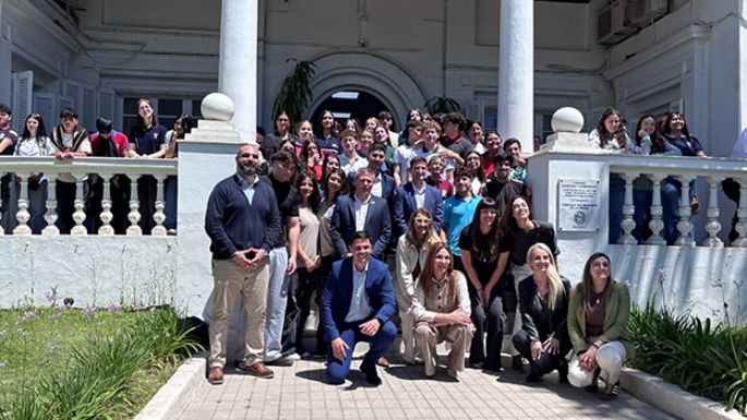 Un convenio ofrece becas al 50% para los estudiantes