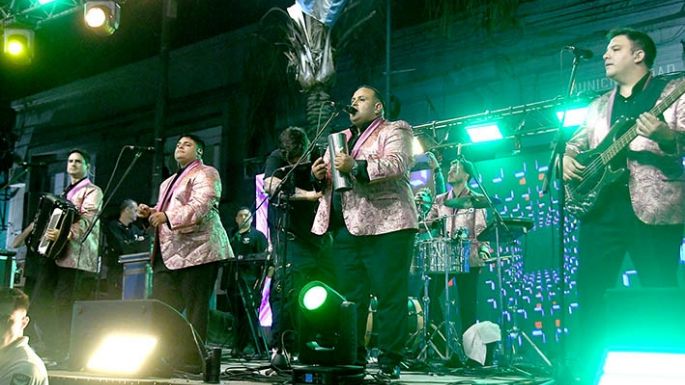 La vigilia, marcada por la cumbia