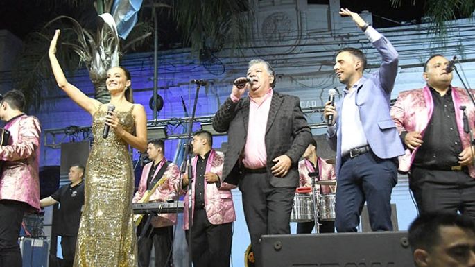 La vigilia, marcada por la cumbia