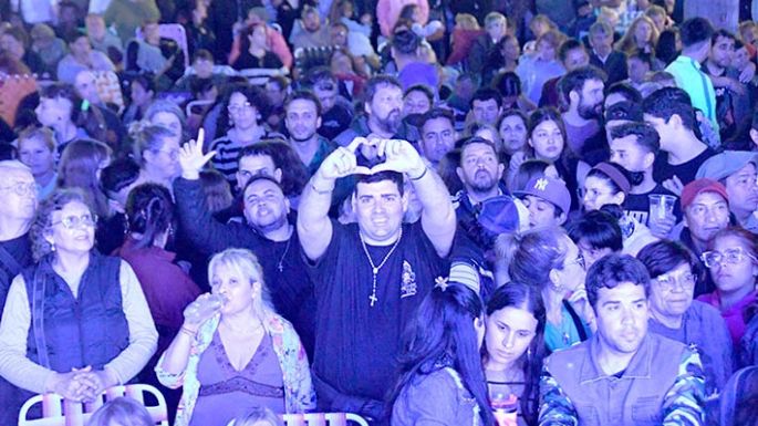 La vigilia, marcada por la cumbia