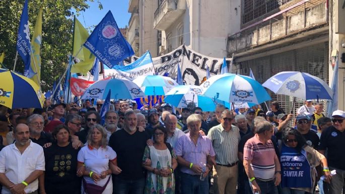 Multitudinaria marcha en Rosario contra la reforma laboral que impulsa Javier Milei