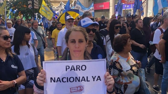 Multitudinaria marcha en Rosario contra la reforma laboral que impulsa Javier Milei