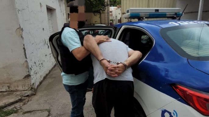 Dos detenidos por estafa a una pollería