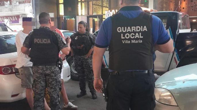 Dos jóvenes aprehendidos tras robar prendas en Rosetti