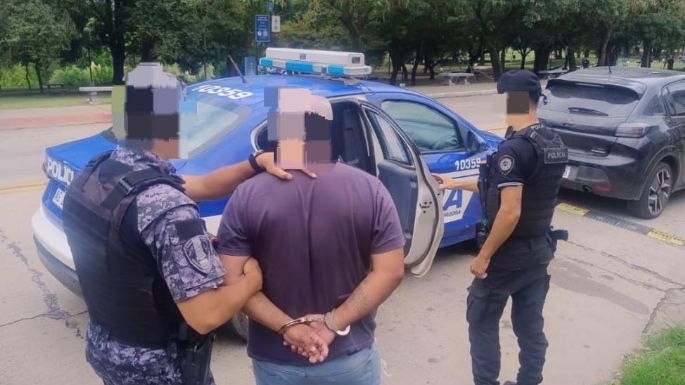 Tres hombres fueron aprehendidos en la costanera por vender grifería de dudosa procedencia en la vía pública