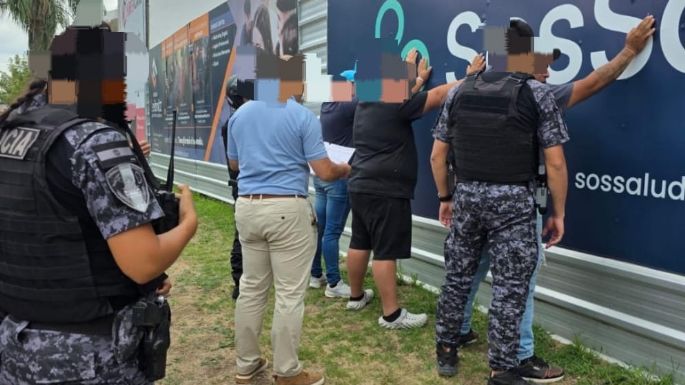Tres hombres fueron aprehendidos en la costanera por vender grifería de dudosa procedencia en la vía pública