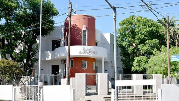 Se reabren las escuelas para  el regreso oficial de docentes