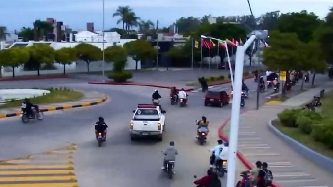 Detuvieron a joven que en un auto participaba de horda de motos