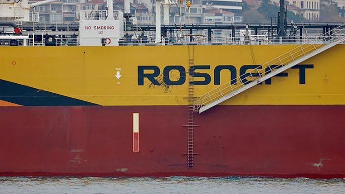 Exponen una red de contrabando de petróleo