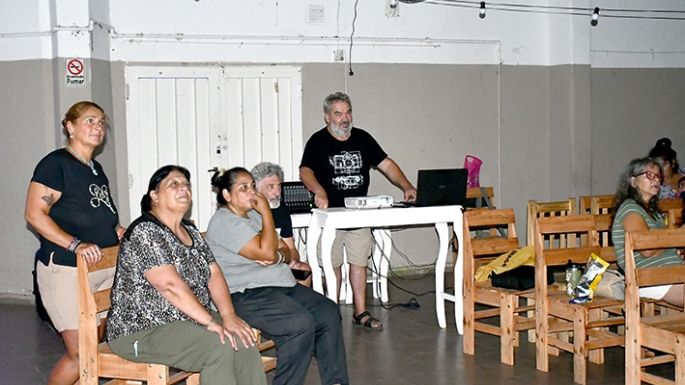 Volvieron a proyectar Zambuites