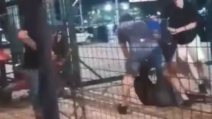 Se viraliza una riña entre jóvenes detrás del anfiteatro