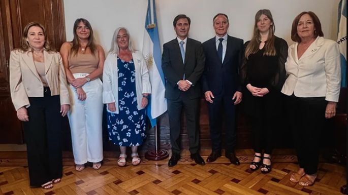 Los legisladores “aliados” formaron “Impulso País”