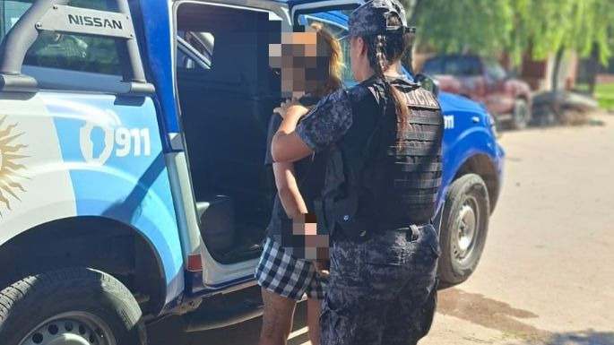 Gritos y violencia: un hombre con herida cortante en la muñeca y una mujer presa