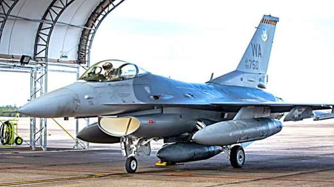 Millones para formar  a los pilotos de los F-16 comprados a Dinamarca