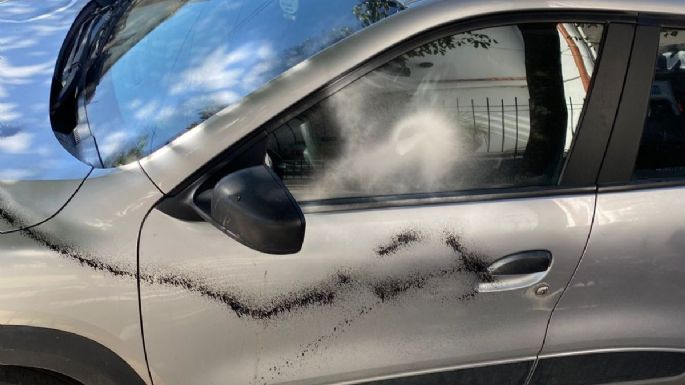Así le dejaron el auto a una vecina en el barrio Santa Ana