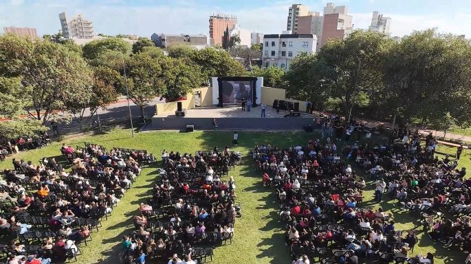 Entregaron kits escolares en los municipios de Villa María y Villa Nueva