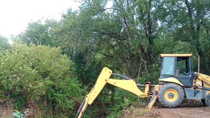 Limpiaron el canal de desagüe pluvial a cielo abierto de Paraguay y avenida Universidad