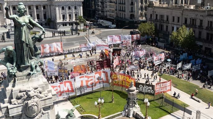 El Senado convirtió en ley la reforma laboral en un clima de tensión