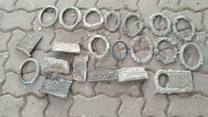 Robaba placas en el cementerio y lo detuvieron
