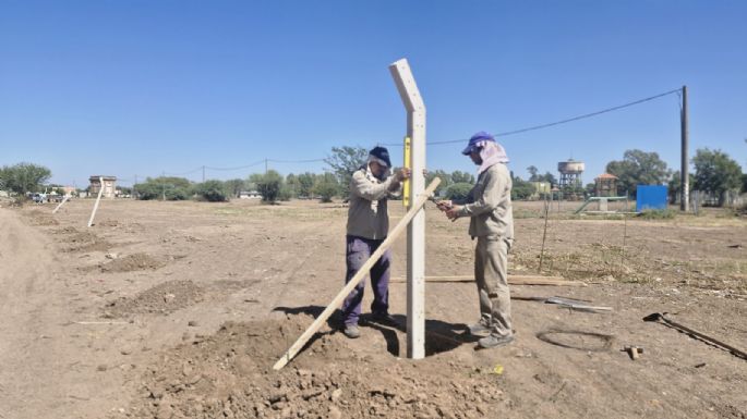 Avanza el cerramiento del nuevo predio deportivo de barrio Las Acacias