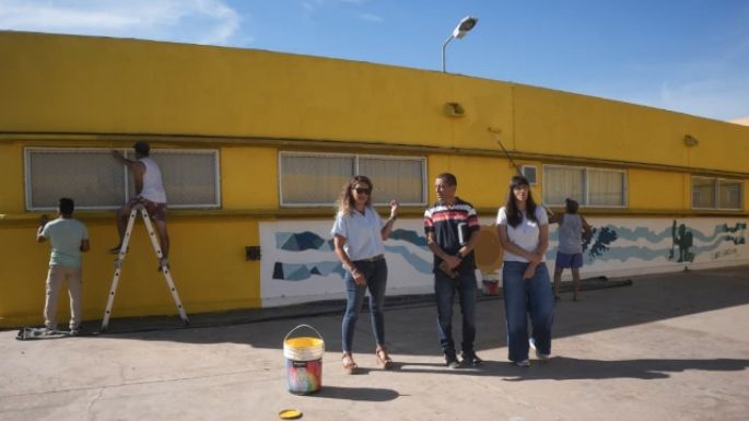 Trabajan en más de veinte centros de enseñanza pública